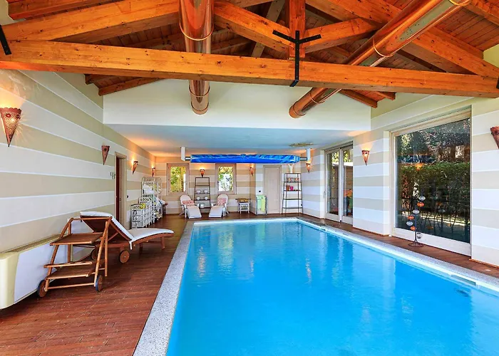 Exquisite With Pool And Views! - Nora Someraro